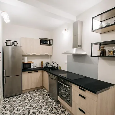 Charming Vacation Located In Isle-sur-la-sorgue *
